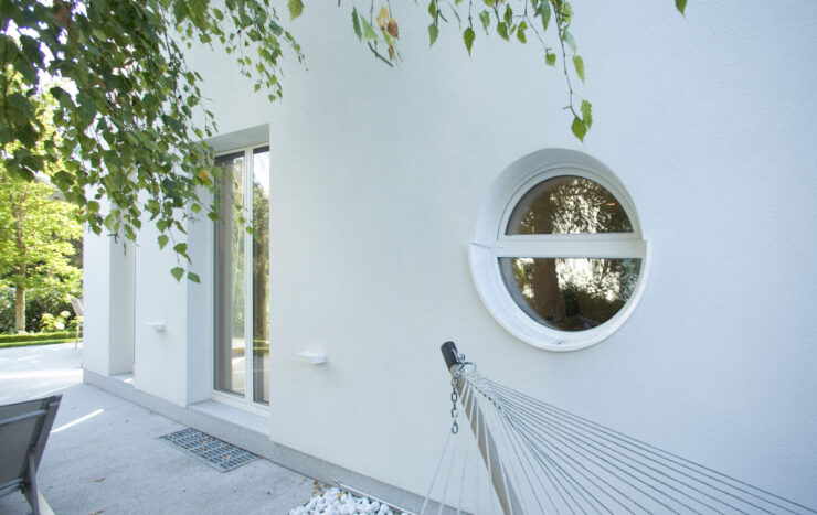 La fenêtre ronde : une menuiserie originale pour votre maison