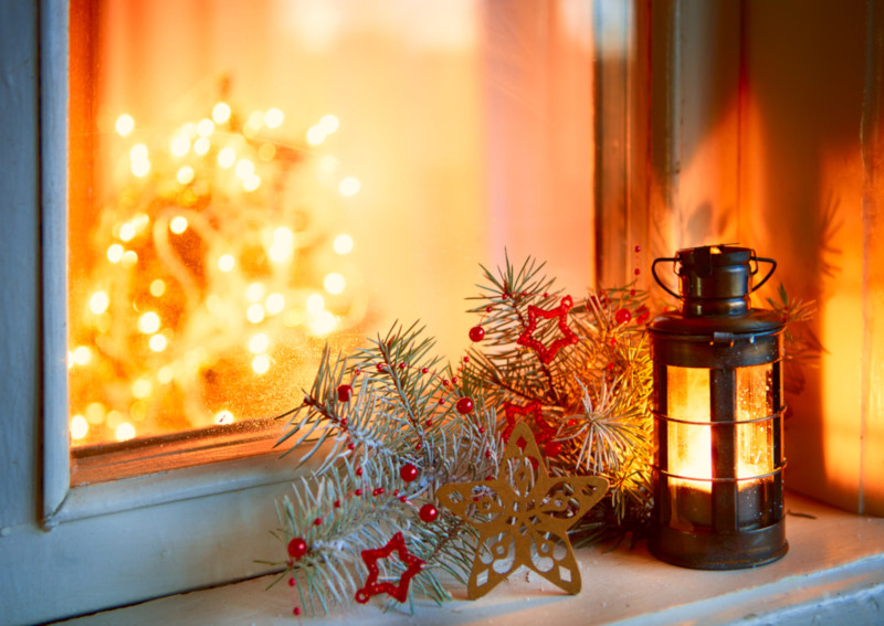 La décoration extérieure des fenêtres pour Noël