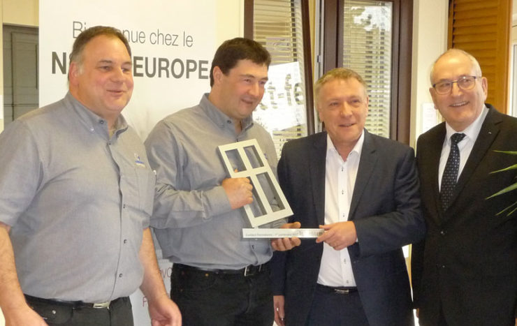 Remise du trophée distributeur Internorm à Contact Fermetures