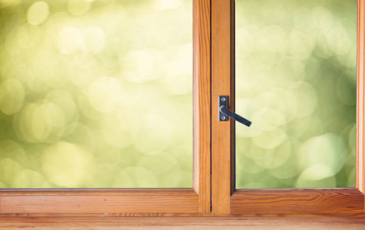 Comment nettoyer et entretenir ses portes et fenêtres en bois ?