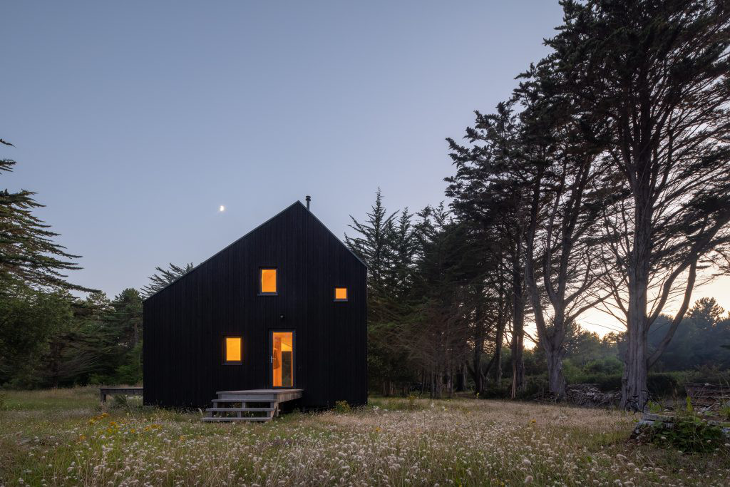 Le Refuge : une maison bois équipée de menuiseries Internorm en Finistère