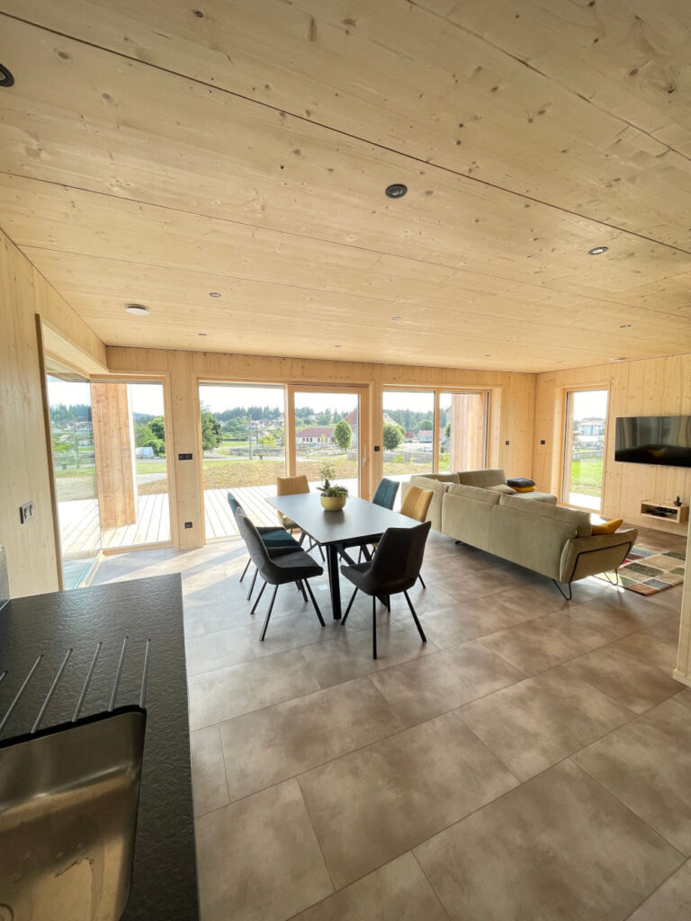 Salon d'une maison bois dans le Doubs