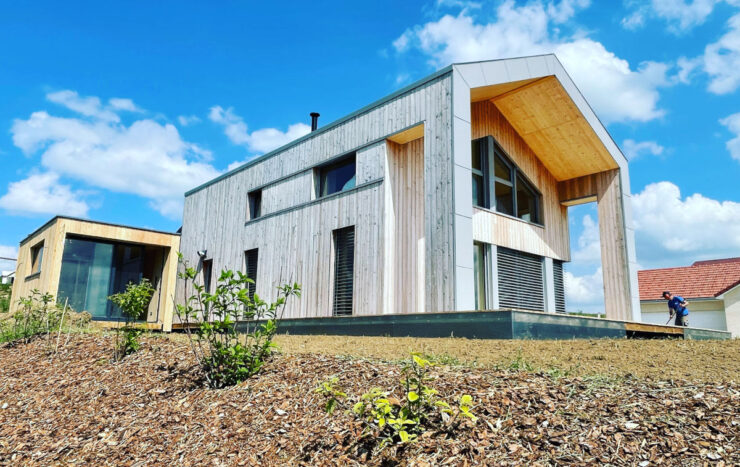 Une maison bois biosourcée équipée de menuiseries Internorm dans le Doubs